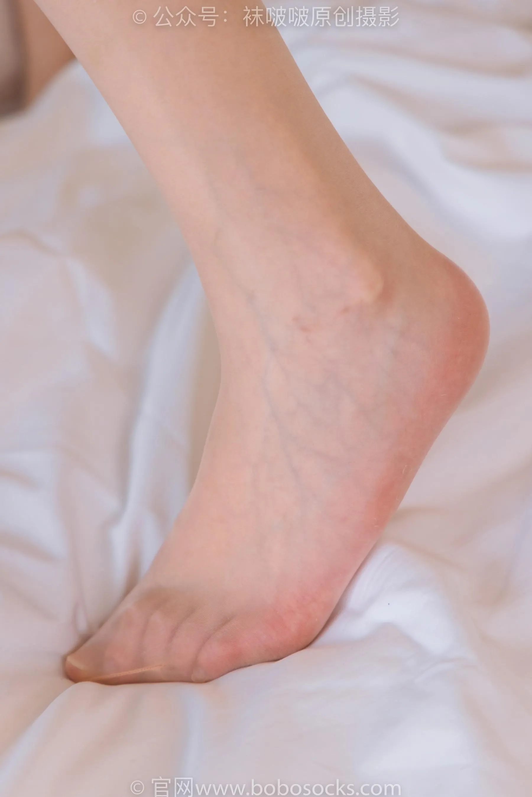 [BoBoSocks袜啵啵]NO.230 小甜豆-两双高跟鞋、板鞋、油亮肉丝、油亮白丝[23] [57P]插图